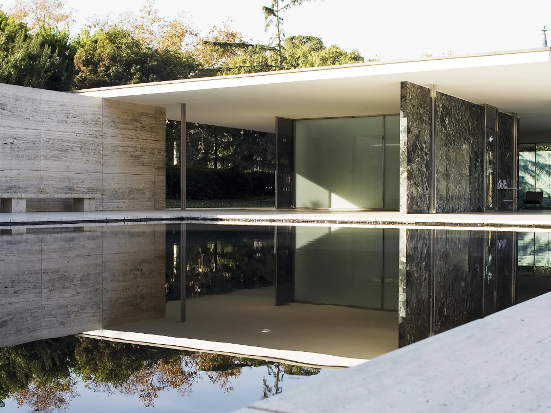 Pavelló Mies Van Der Rohe - 15 joyas arquitectónicas de Barcelona - Blog - Buendia Tours