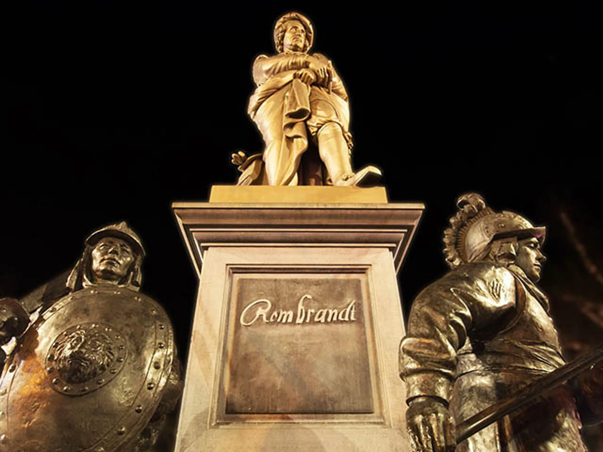 Escultura de Rembrandtplein-Ámsterdam que ver-Guía de viaje