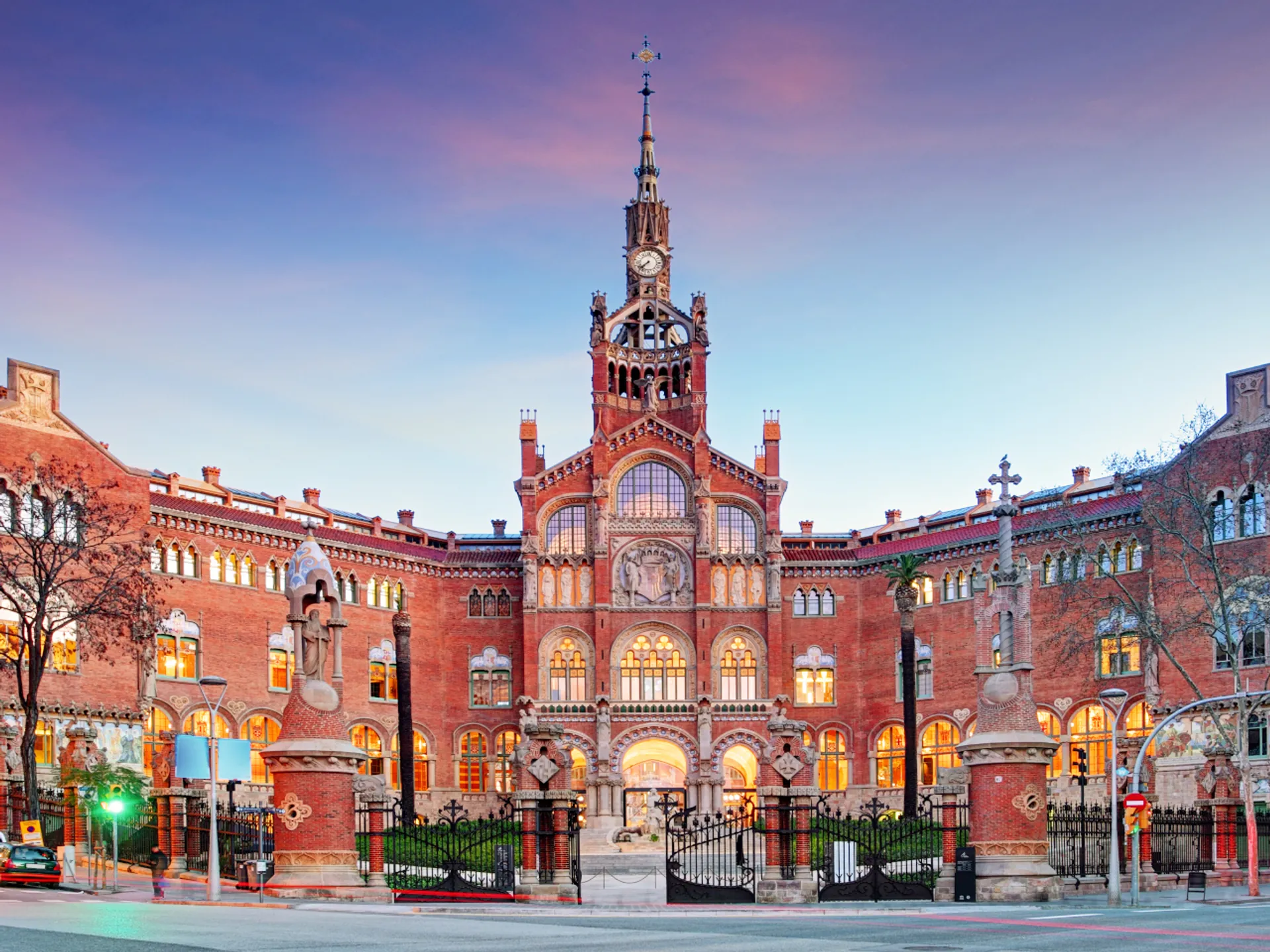 Vista del Hospital de la Santa Creu i Sant Pau - Hospital de la Santa Creu i Sant Pau de Barcelona - Qué ver en Barcelona - Guía de Viajes Barcelona - Buendía Tours