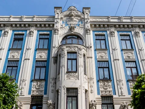 Edificio art nouveau del centro de Riga, en la calle Alberta.
