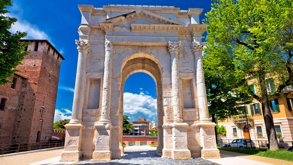 El antiguo  Arco Gavi te mostrará los restos de las antiguas civilizaciones.