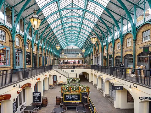 Convent Garden en Londres con su estructura de hierro y vidrio características
