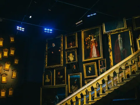 Cuadros mágicos sobre la Gran Escalera en el Warner Bros. Studio Tour, Londres