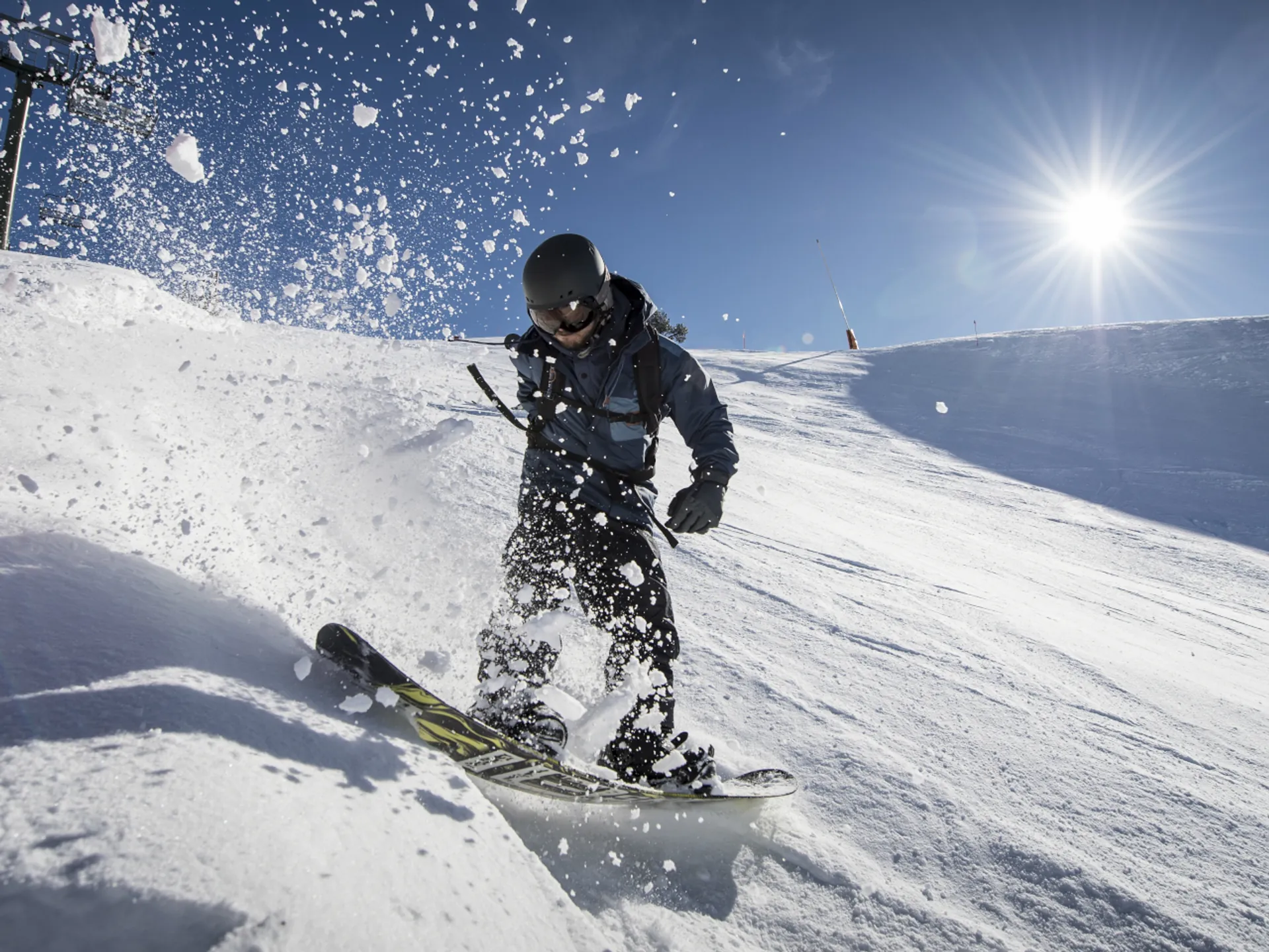 Snowboarder en Baqueira - Qué hacer en Baqueira - Guía de Viajes Baqueira - Buendía