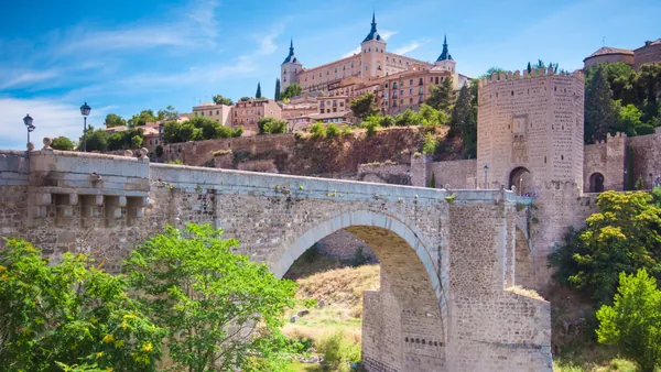 excursión Toledo Segovia desde Madrid visita guiada Puente San Martin Toledo