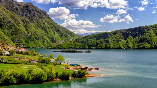 Qué hacer en Albania entre ciudades históricas, Riviera y algunos de los paisajes más sorprendentes de los Balcanes