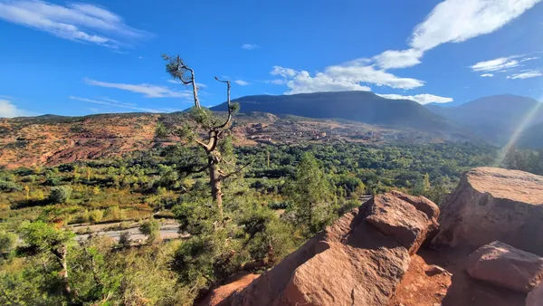 Paisaje del Alto Atlas cerca de la Kasbah Tamadot en las montañas de Marrakech
