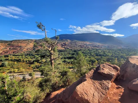 Paisaje del Alto Atlas cerca de la Kasbah Tamadot en las montañas de Marrakech