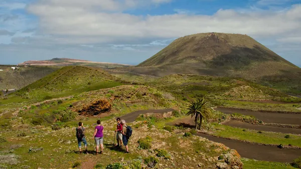 Senderismo Lanzarote Trekking Volcan Corona Acantilados Famara islas Canarias Rutas paseos España