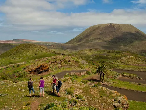 Senderismo Lanzarote Trekking Volcan Corona Acantilados Famara islas Canarias Rutas paseos España