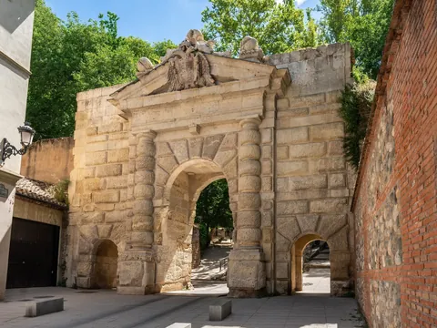 Tour guiado por los entornos de la Alhambra y el Palacio Carlos V