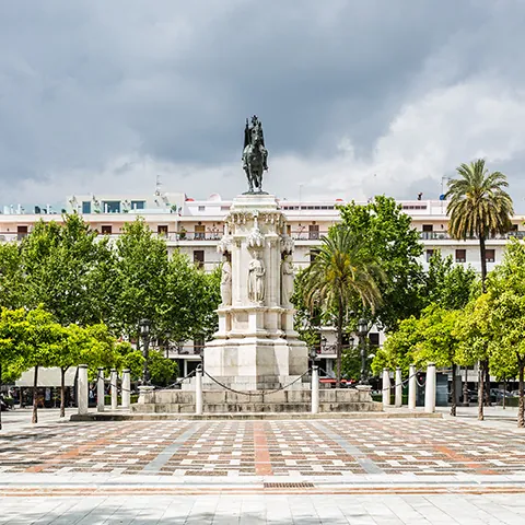 Plaza Nueva de Sevilla - Qué ver en Sevilla - Guía de viaje Sevilla - Buendía Tours
