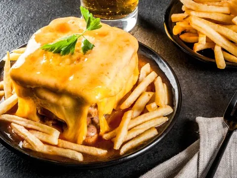 Francesinha - Lisboa - Buendía Tours