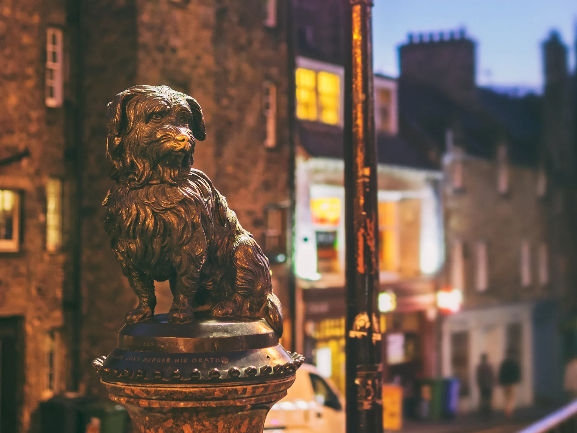 Vista de la Greyfriars Bobby Statue - Greyfriars Bobby Statue - Qué ver en Edimburgo - Guía de Viaje Edimburgo - Buendía Tours