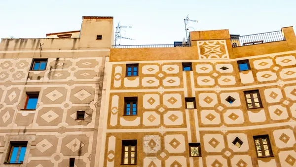Fachadas decoradas del barrio del Born en Barcelona.