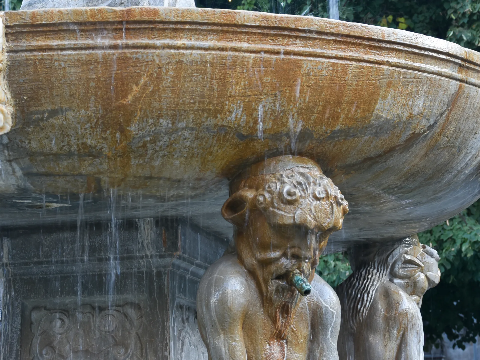 Detalle de la Fuente de Neptuno Plaza Bib Rambla - Qué ver en Granada - Guía de viaje Granada - Buendía Tours