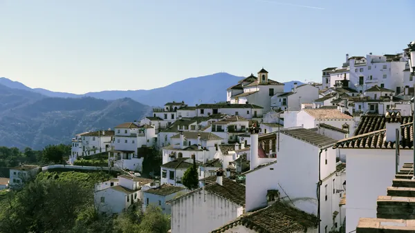 Qué hacer en Benalauría entre naturaleza, montaña y planes activos en la Serranía de Ronda