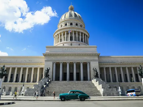 Paseo en coche clásico por la Habana