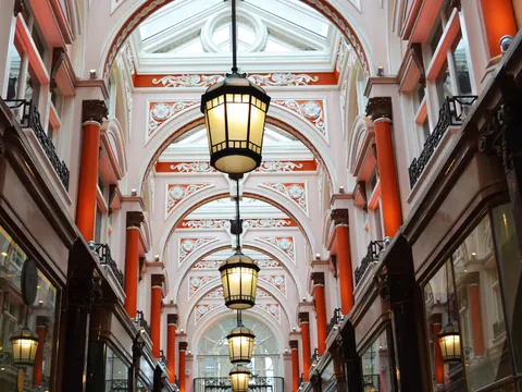Colores, hierro forjado y tradición se mezclan en el encantador mercado de Leadenhall.