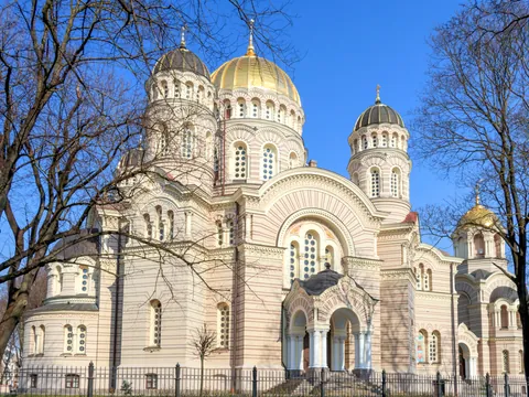 Catedral de Riga, de estilo ortodoxo, uno de los monumentos más importantes que veremos en este tour a pie por el casco histórico.