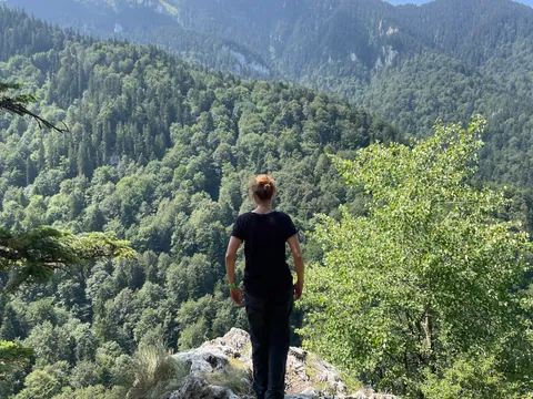 La excursión al cañón de Seven Ladders te permitirá descubre la inmensidad de los bosques de Rumanía.