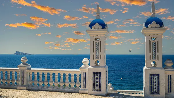 Mirador del Castillo en el cerro Canfali con vistas al mar en Benidorm