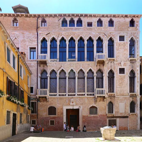 Entrada del Museo Fortuny de Venecia