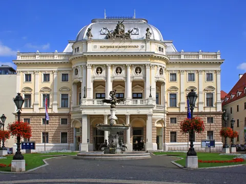 teatro-nacional-bratislava_0.jpg