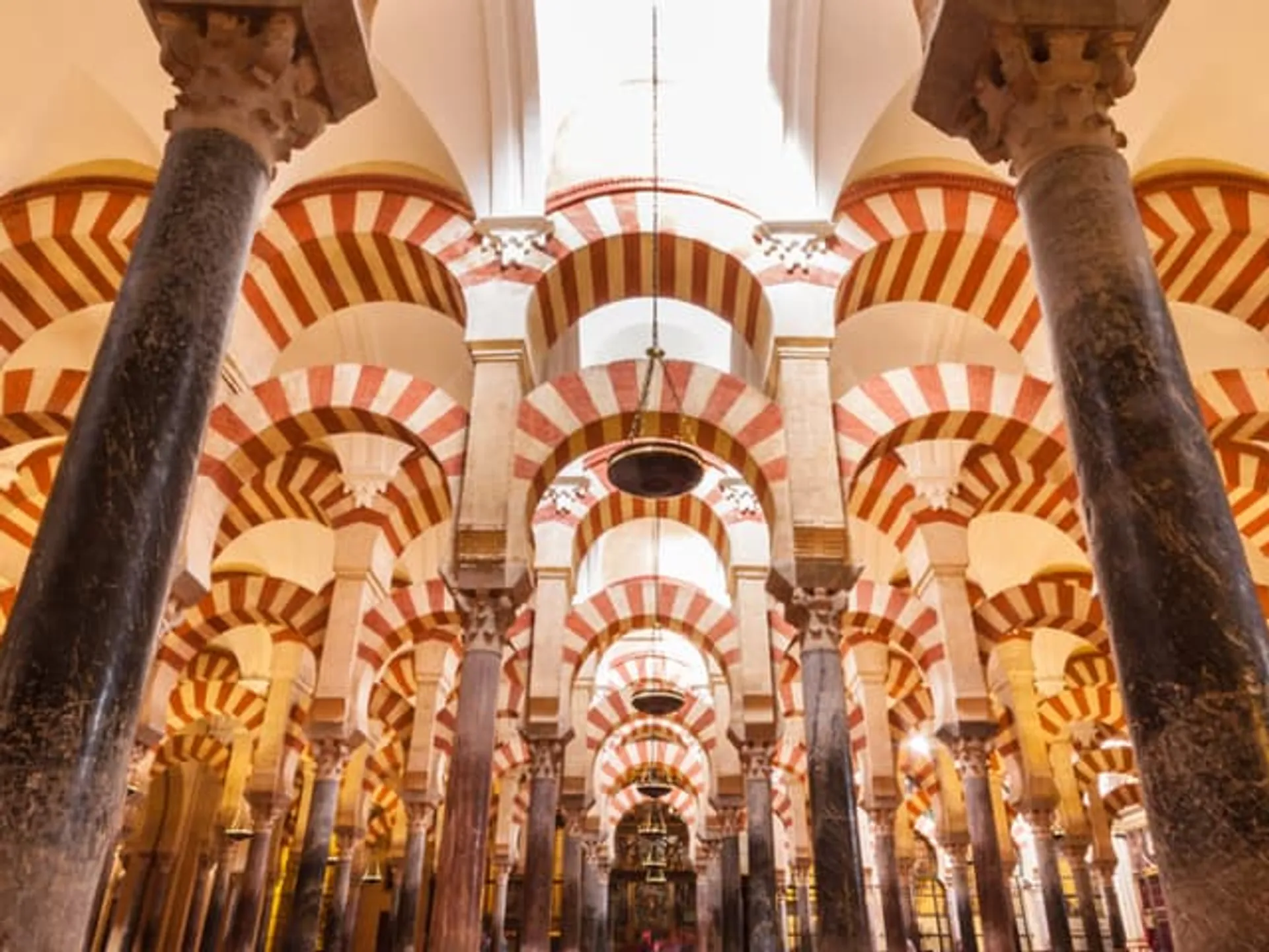 La Mezquita Catedral de Córdoba- 10 lugares por donde pasa la vuelta ciclista España que no te puedes perder- blog Buendía tours