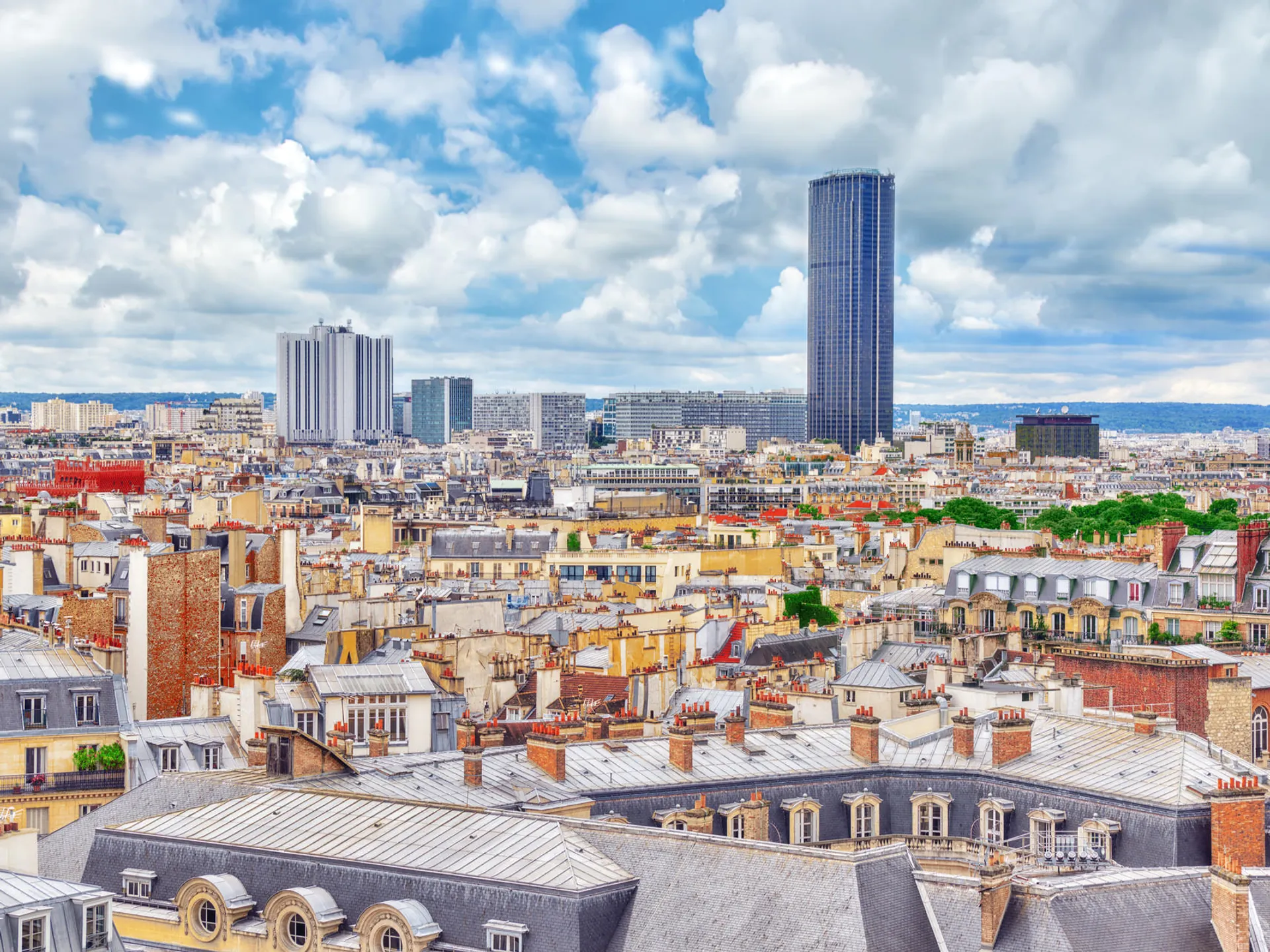 Torre Montparnasse_shutterstock_515114395.jpg