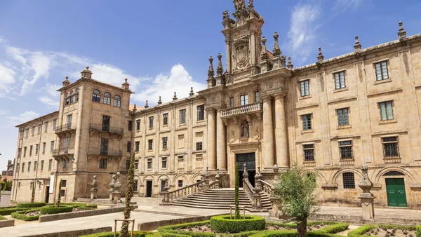 free tour Santiago Imprescindible visita guiada Santigao Compostela Convenio San Martino Pinario Galicia
