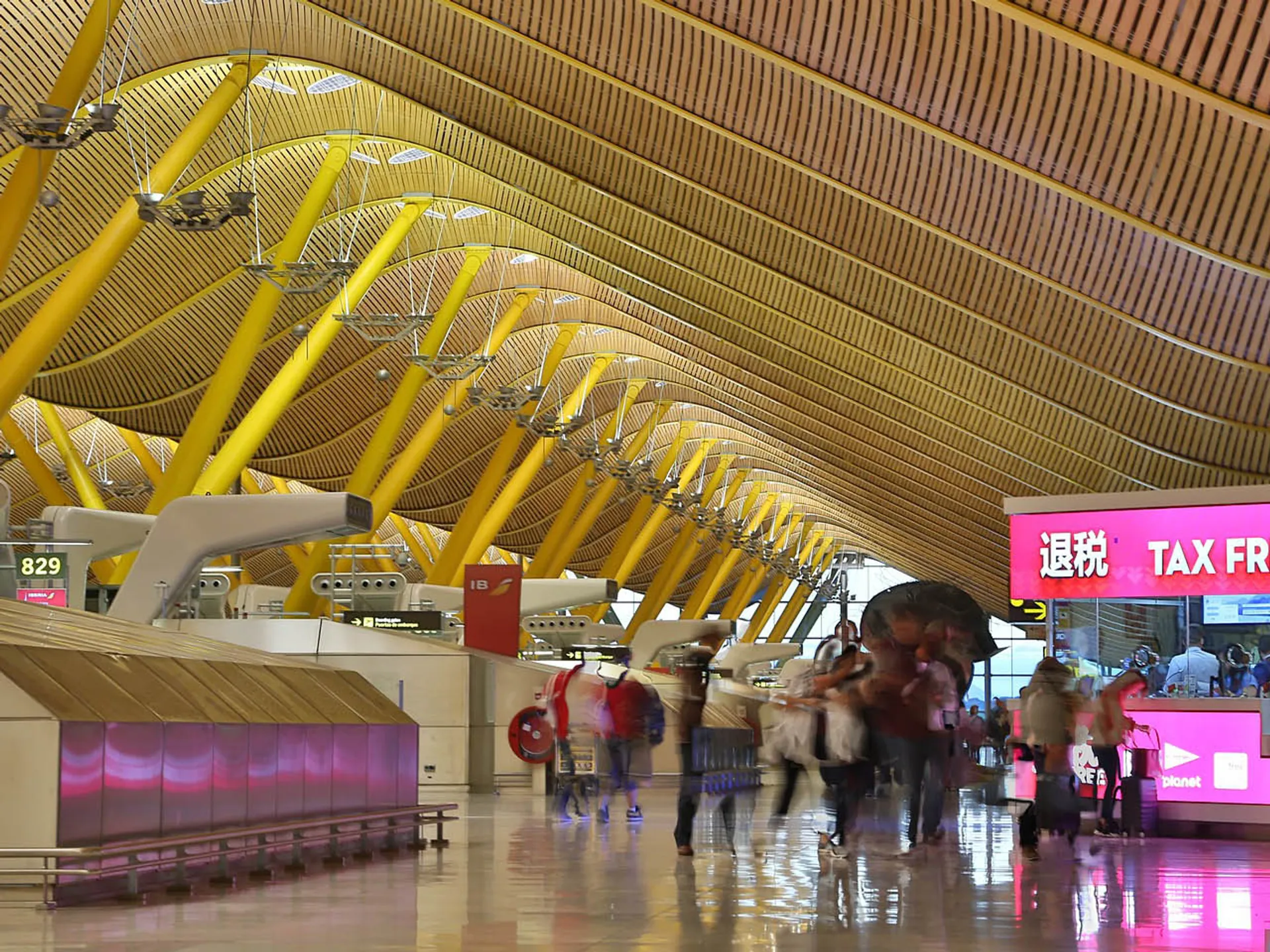 Tax free en Terminal 4-Aeropuerto de Madrid-Barajas Adolfo Suárez-Guía-Viaje-buendiatours