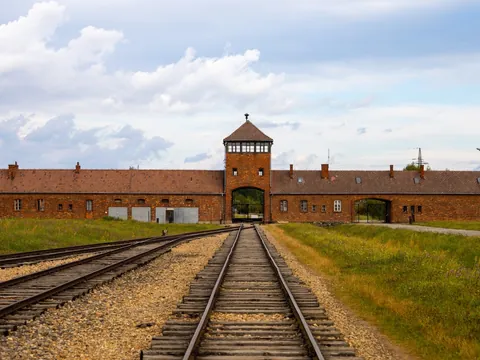 Entrada de Auschwitz-Birkenau en Polonia