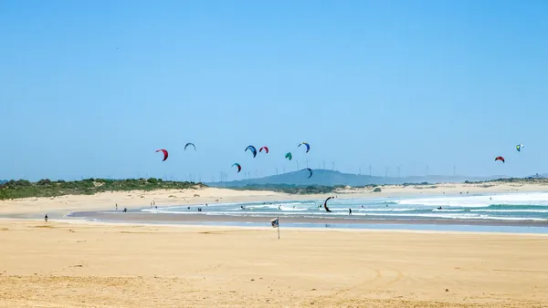 Playa de Essaouira, ideal para kitesurf y windsurf, Marruecos