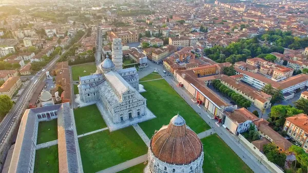 vista español Plaza Milagros Pisa