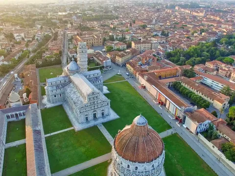 vista español Plaza Milagros Pisa
