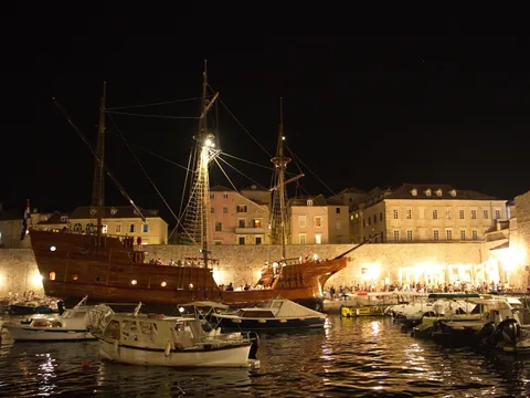 travesia-nocturna-barco-dubrovnik_puerto_croacia_buendia (1).jpg
