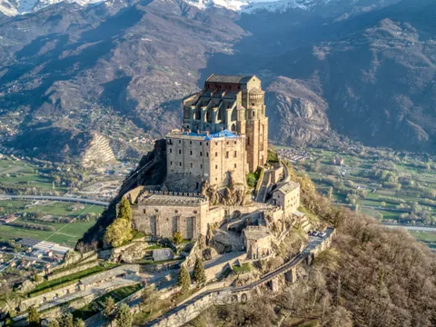 Vista áerea del monasterio de la Sacra de San Michele.