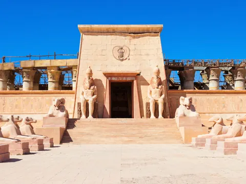 Escenario cinematográfico en Atlas Studios de Ouarzazate, Marruecos