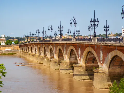 Pont de Pierre Burdeos free tour con Guia