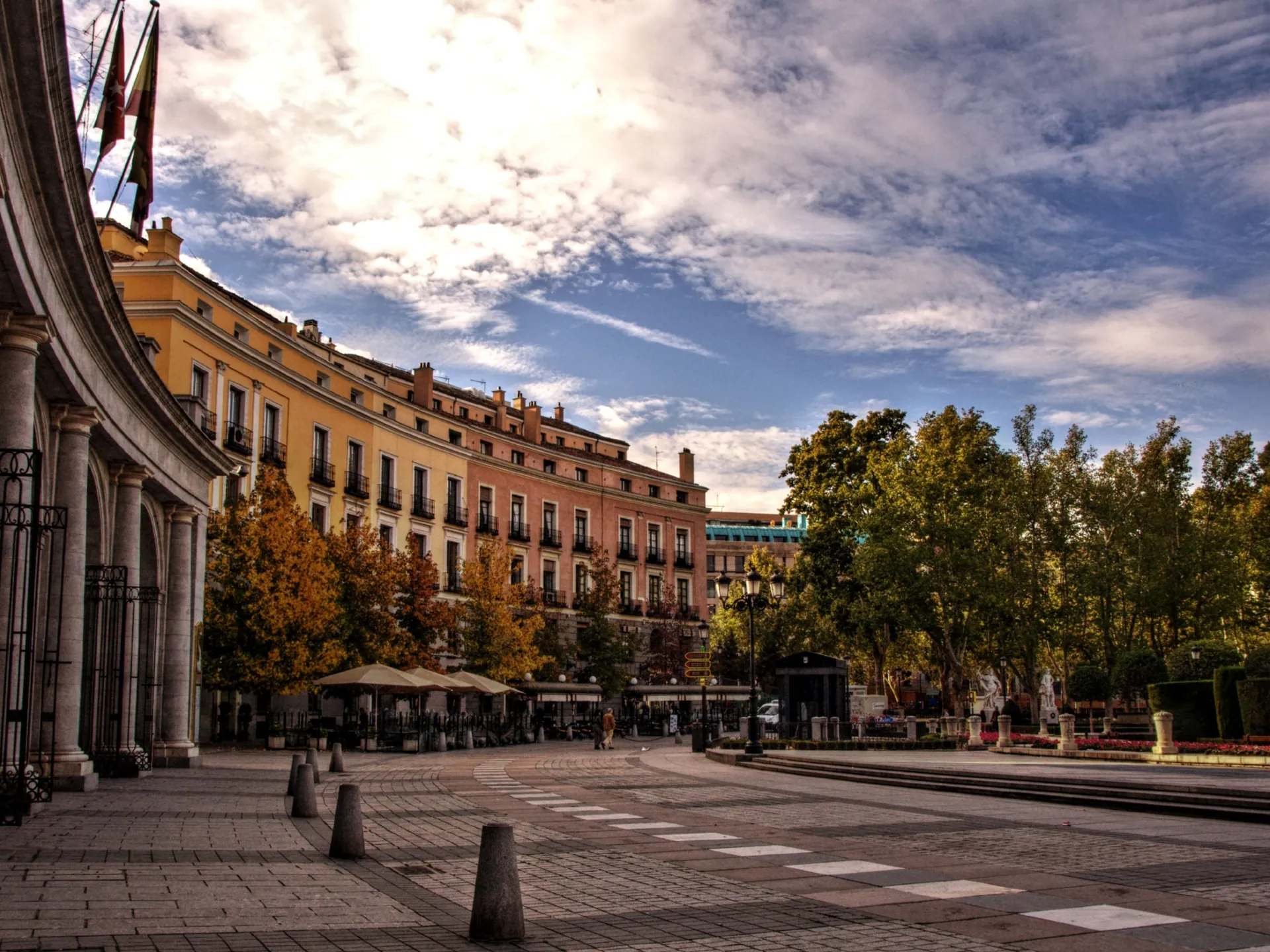 Plaza de Oriente de Madrid atardecer - Guía de viaje Madrid - Buendía Tours