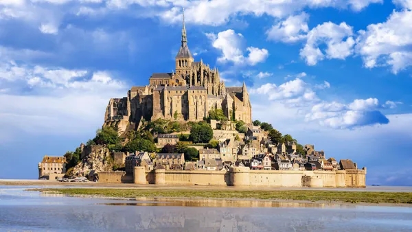 Vistas aéreas del Monte Saint-Michel, uno de los lugares con más encanto de Francia.