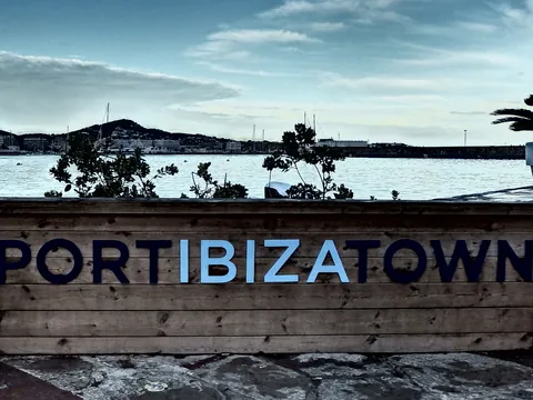 Puerto de Ibiza, uno de los lugares que descubriremos en el tour nocturno.