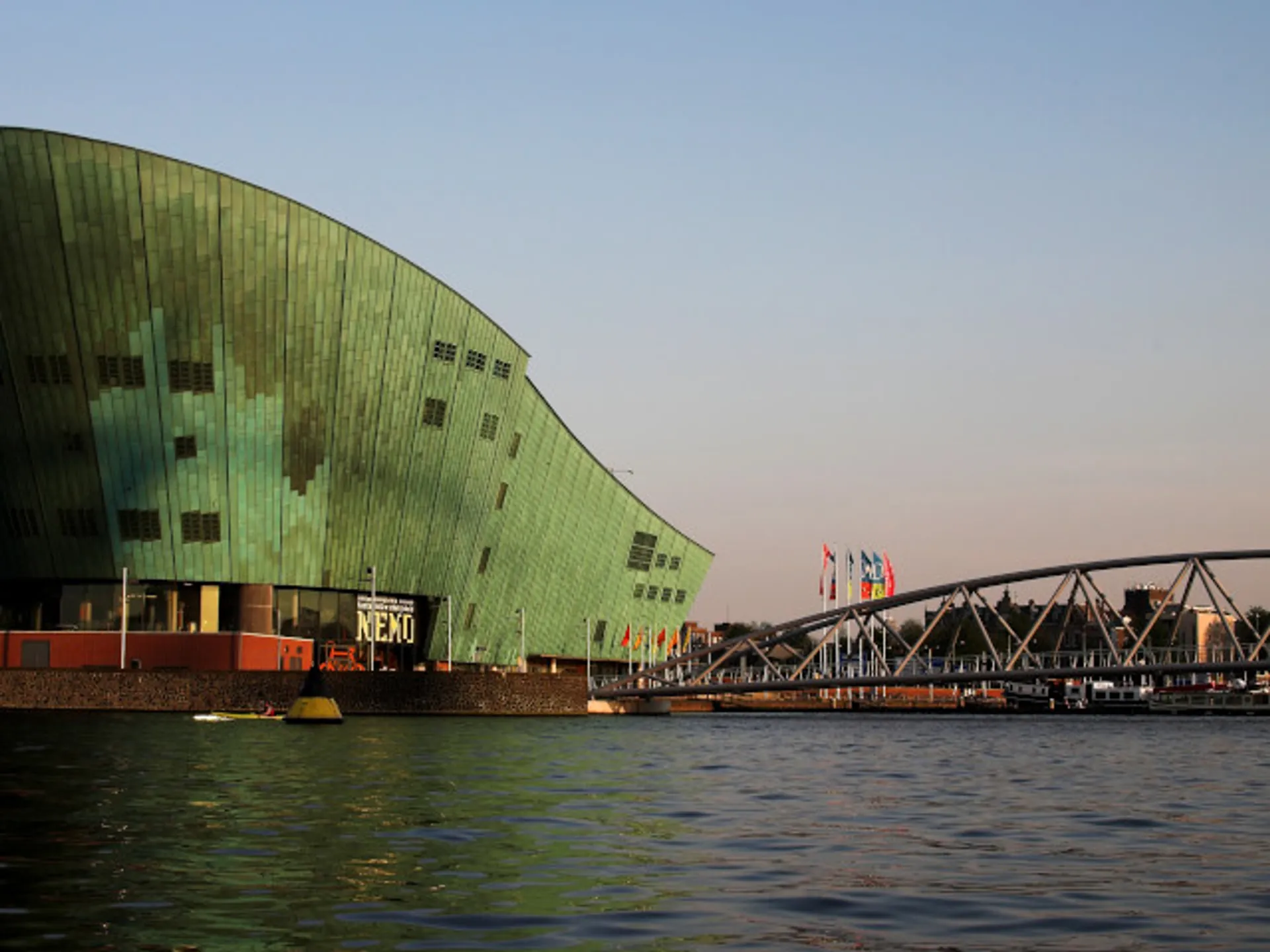 Museo de la Ciencia NeMo-Ámsterdam que ver-Guía de viaje