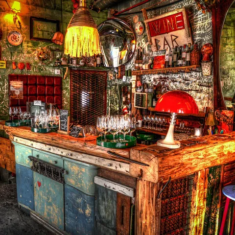 Ruin bar en Budapest  - Qué hacer en Budapest - Guía de viaje Budapest - Buendía Tours