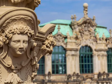 Detalles arquitectónicos del Palacio Zwinger en Dresde, Alemania