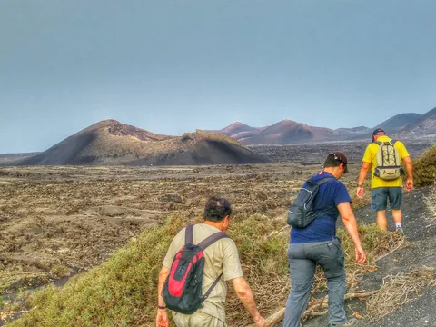 Sendrismo Guiado Lanzarote paisaje Lunare Trekking Rutas Guias de Montaña islas Canarias España