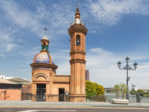Castillo San Jorge Capilla Carmen visita guiada Barrio Triana Sevilla