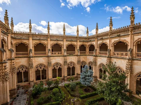El Monasterio de San Juan de los Reyes en Toledo, fundado por los Reyes Católicos.