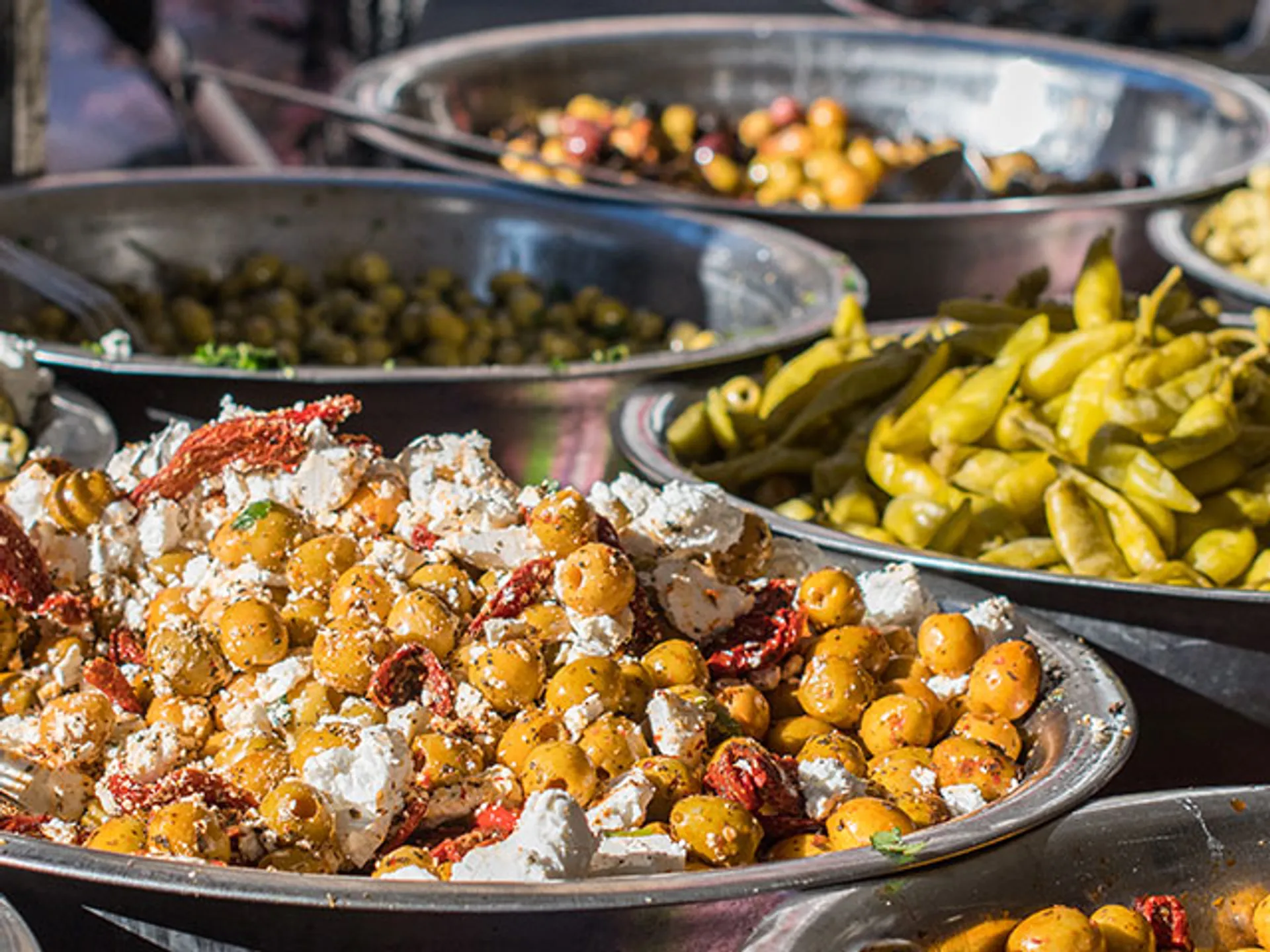 Comida en el Mercado de Midi de Bruselas, uno de los mejores mercados